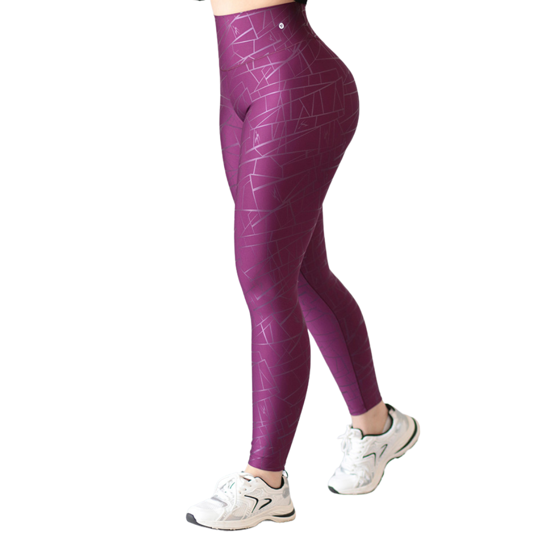Leggings Deportivos para Mujer Fitness: Efecto Push Up, Cintura Alta, Textil Lycra Transpirable con Destellos Reflectantes✨ y Relieves de Líneas, Color Purpura | Adriana Olimpo