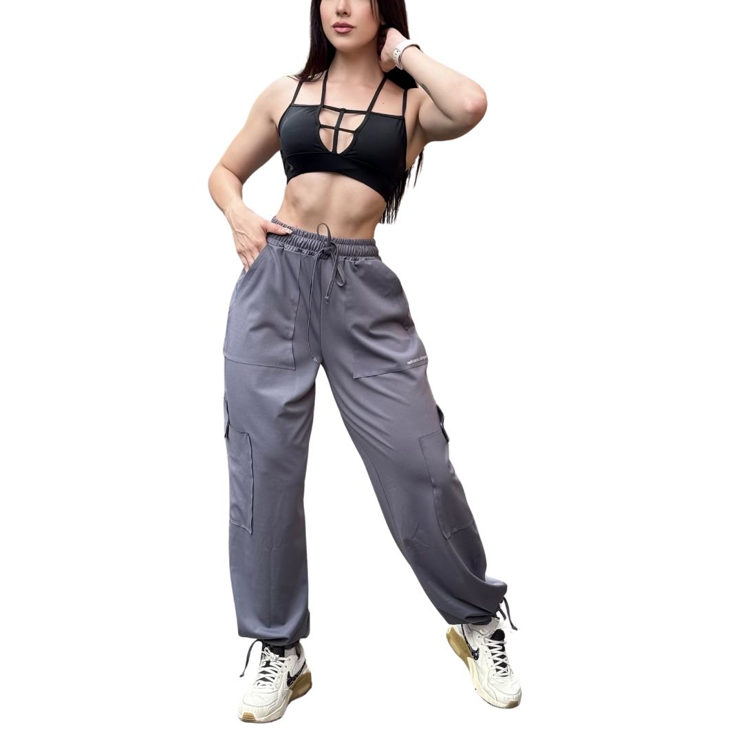 Joggers Cargo Deportivo para Mujer Fitness: Efecto Básico, Cintura Alta, Bolsillos Grandes, Jaretas Ajustables, Textil Lycra Transpirable con Acabado Liso, Color Gris | Adriana Olimpo