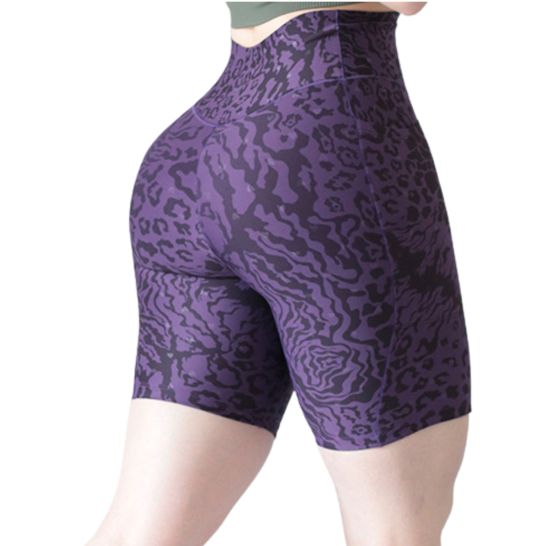 Short deportivos para mujer, efecto push up con cintura alta, textil lycra transpirable con acabado liso. Color morado | Adriana Olimpo