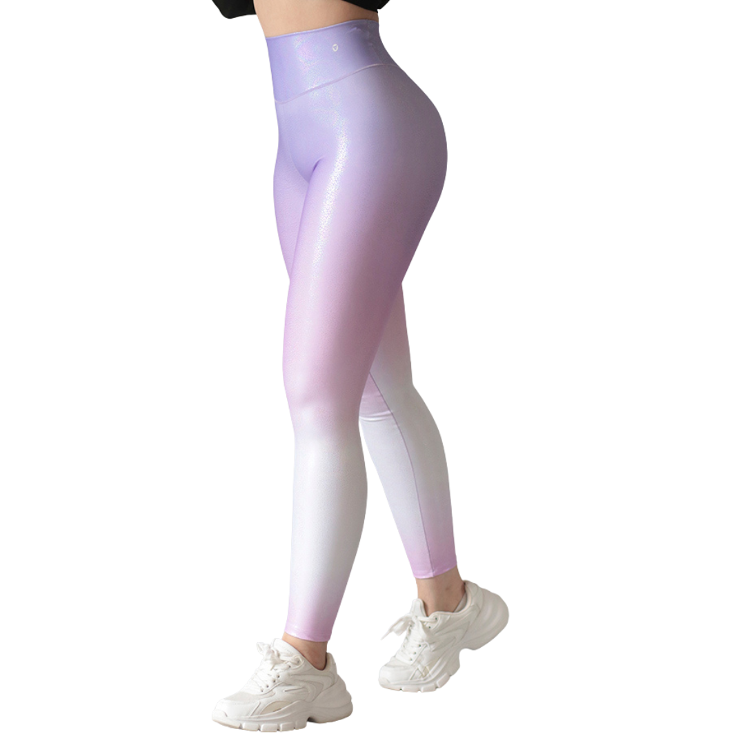 Leggings deportivos supplex para mujer, efecto push up con cintura alta, textil lycra transpirable con destellos ✨ y relieves. Color lila degradado | Adriana Olimpo