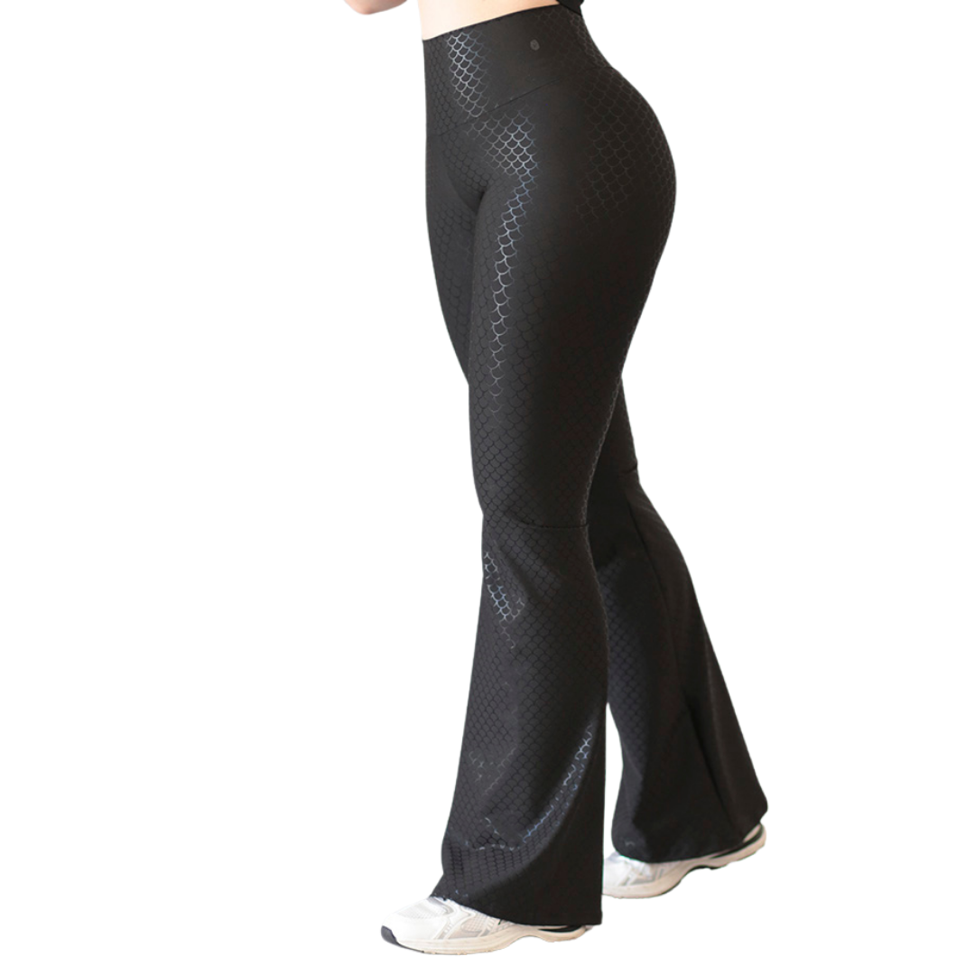 Leggings Deportivos para Mujer Fitness: Efecto Push Up, Cintura Alta, Textil Lycra Transpirable con Destellos Reflectantes✨ y Relieves Fish, Color Negro | Adriana Olimpo