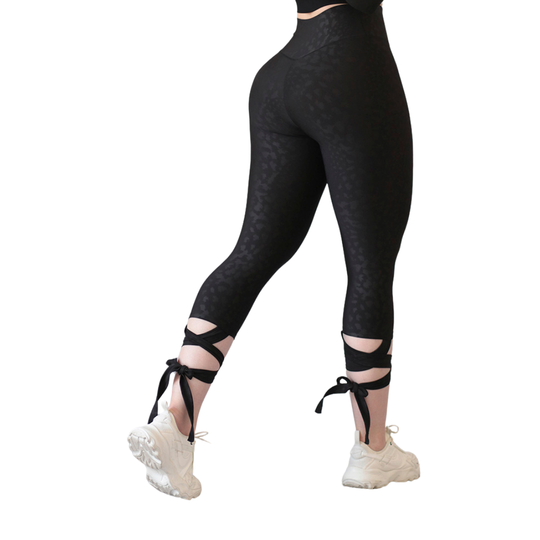 Capri Deportivos para Mujer Fitness: Efecto Básico, Cintura Alta, Textil Lycra Transpirable con Relieves Print, Color Negro | Adriana Olimpo
