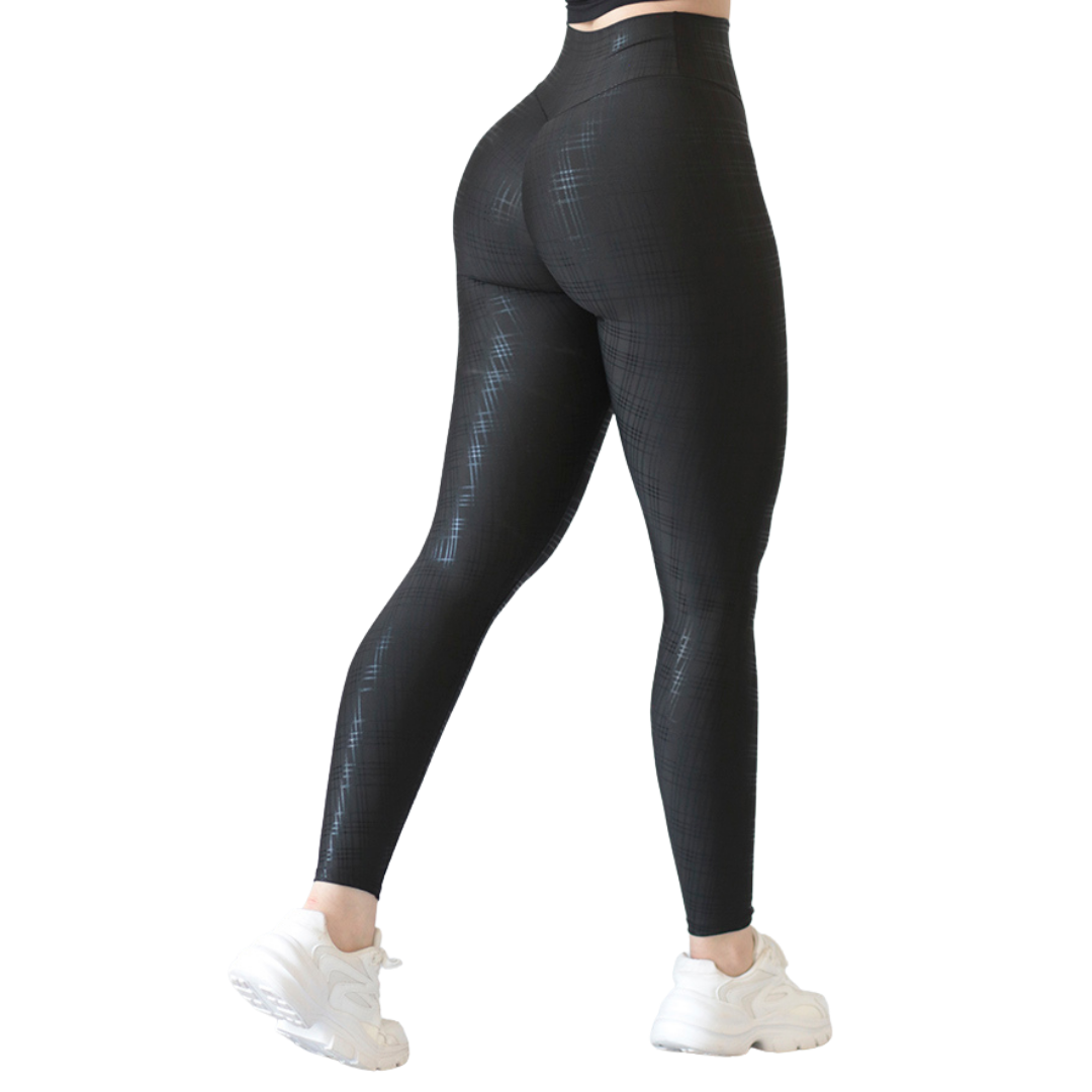 Leggings deportivos supplex para mujer, efecto push up con cintura alta, textil lycra transpirable con destellos ✨ y relieves de líneas. Color negro | Adriana Olimpo
