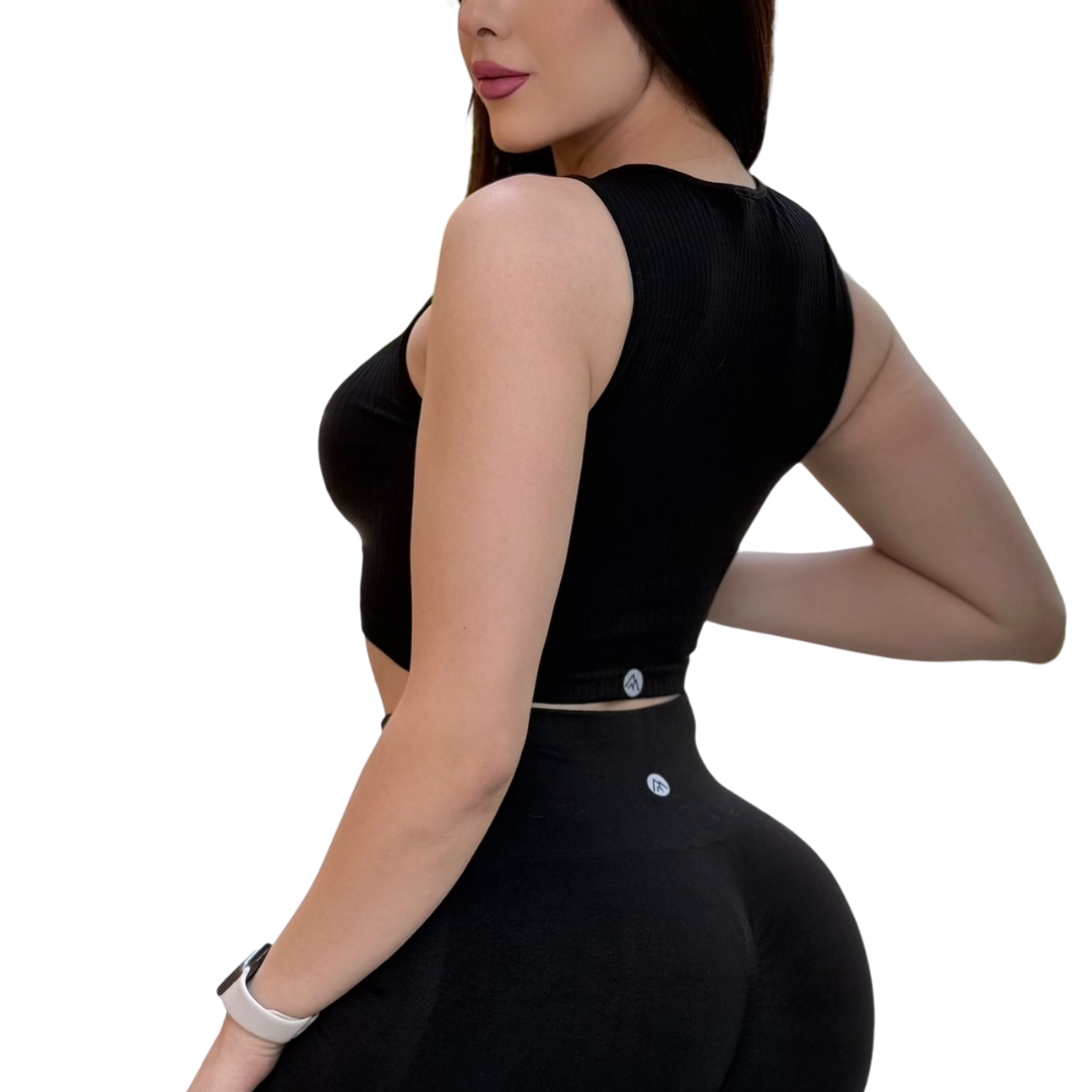 Blusa Sin Manga Deportiva para Mujer Fitness: Ajuste perfecto, Textil Lycra Transpirable con Acabado de Relieves Líneas, Color Negro | Adriana Olimpo