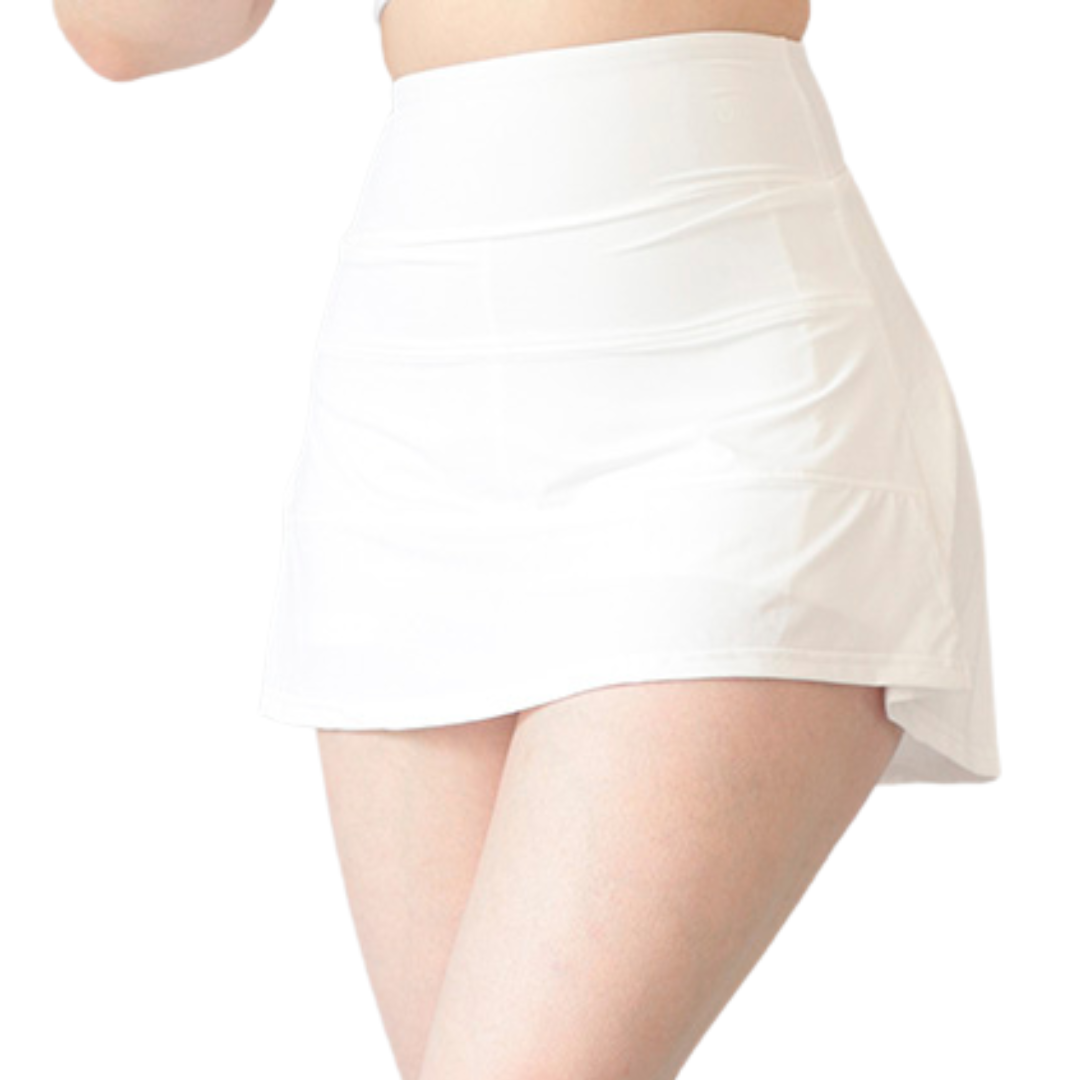 Falda short deportiva para mujer, cintura alta con acabado liso. Color blanca| Adriana Olimpo