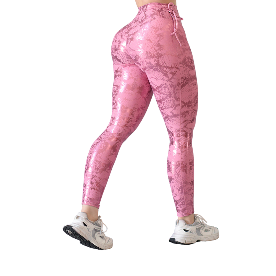 Leggings Deportivos para Mujer Fitness: Efecto Push Up, Cintura Alta, Textil Lycra Transpirable con Destellos Reflectantes✨ y Relieves de Escamas, Color Rosa Baby | Adriana Olimpo
