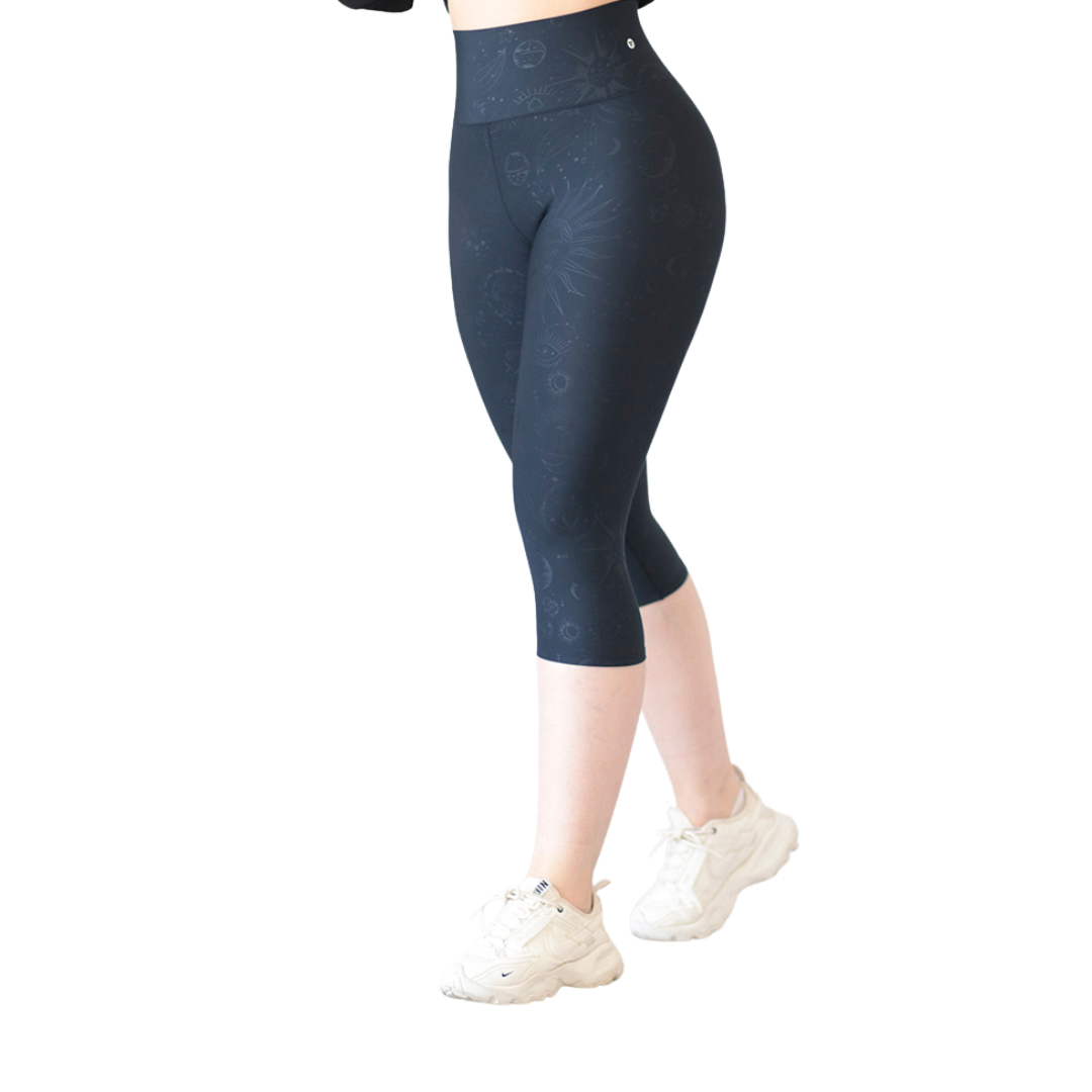 Capri Deportivos para Mujer Fitness: Efecto Básico, Cintura Alta, Textil Lycra Transpirable con Relieves Estelar, Color Azu Marino | Adriana Olimpo