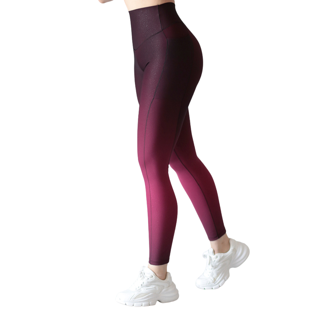 Leggings deportivos supplex para mujer, efecto básico con cintura alta, bolsillos laterales y textil lycra transpirable con relieves mini ball. Color tinta degradada | Adriana Olimpo