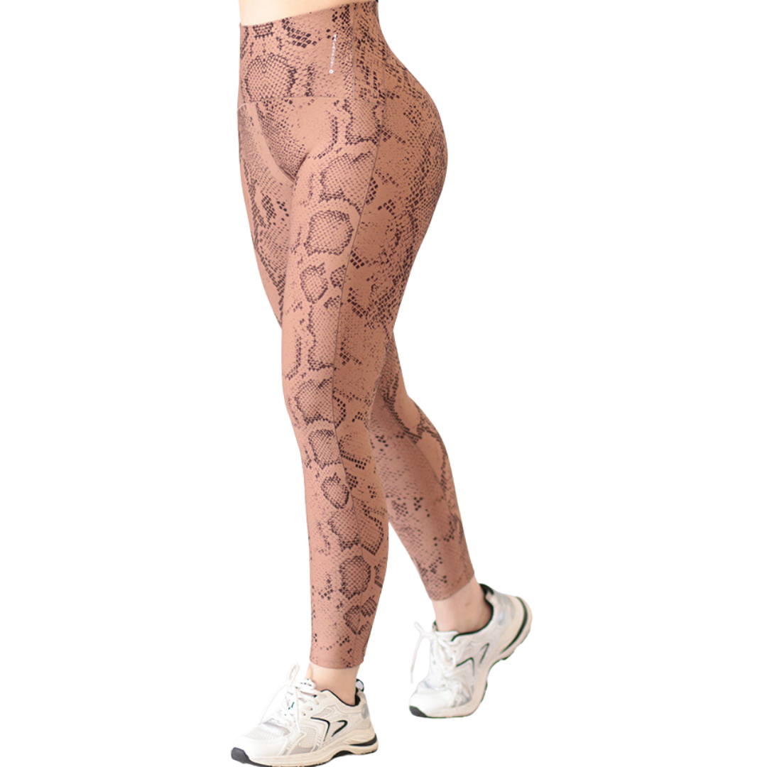 Leggings Deportivos para Mujer Fitness: Efecto Básico, Cintura Alta, Textil Lycra Transpirable con Acabado Liso Reptil, Color Camello | Adriana Olimpo