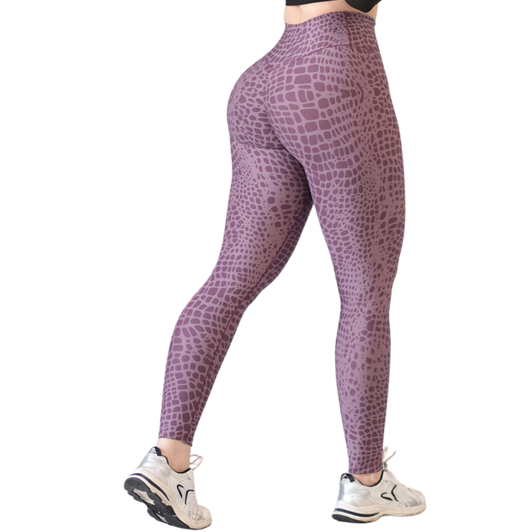 Leggings Deportivos para Mujer Fitness: Efecto Push Up, Cintura Alta, Textil Lycra Transpirable con Acabado Liso Reptil, Color Morado | Adriana Olimpo