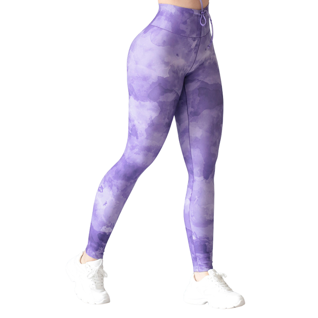 Leggings deportivos supplex para mujer, efecto push up con cintura alta, textil lycra transpirable con acabado liso tie dye. Color morado | Adriana Olimpo