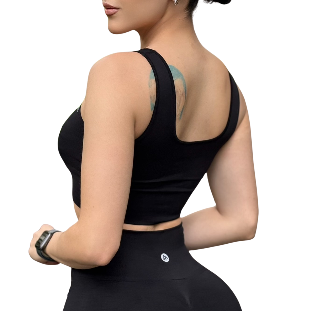Top para Mujer Fitness: Efecto Alto Impacto Con Copas, Ajuste Perfecto, Textil Liso, Transpirable, Color Negro | Adriana Olimpo
