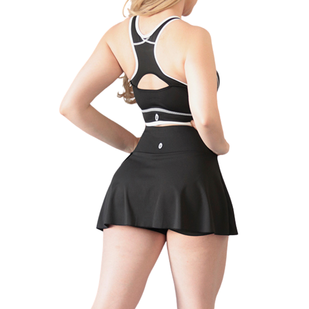 Conjunto deportivo supplex para mujer, falda short, textil lycra transpirable con acabado liso. Color negro | Adriana Olimpo
