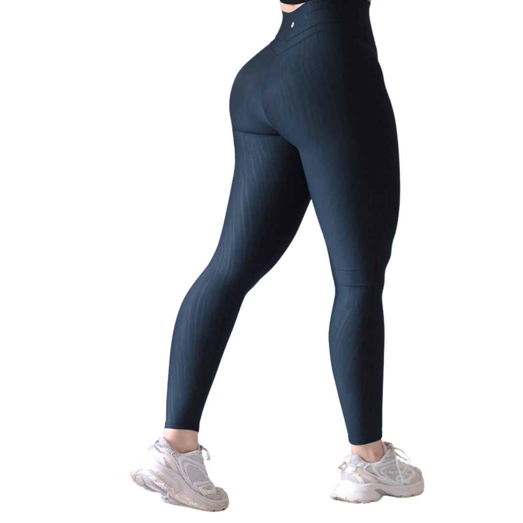 Leggings deportivos supplex para mujer, efecto básico con cintura alta, textil lycra transpirable con relieves de madera. Color azul | Adriana Olimpo