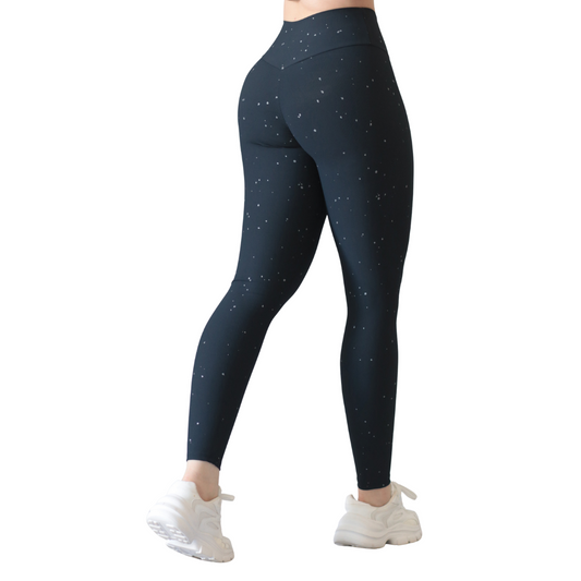 Leggings deportivos supplex para mujer, efecto push up con cintura alta, textil lycra transpirable con relieves de líneas. Color azul plata| Adriana Olimpo