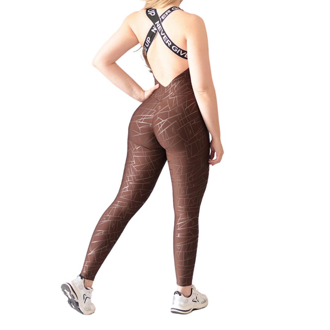 Enterizo Deportivos para Mujer Fitness:  Efecto Push Up, Con Tirantes, Textil Lycra Transpirable con Destellos Reflectantes✨ y Relieves Lineas, Color Café | Adriana Olimpo