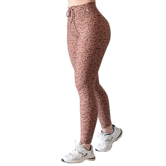 Leggings Deportivos para Mujer Fitness: Efecto Push Up, Cintura Alta, Textil Lycra Transpirable con Acabado Liso Leopardo, Color Café | Adriana Olimpo