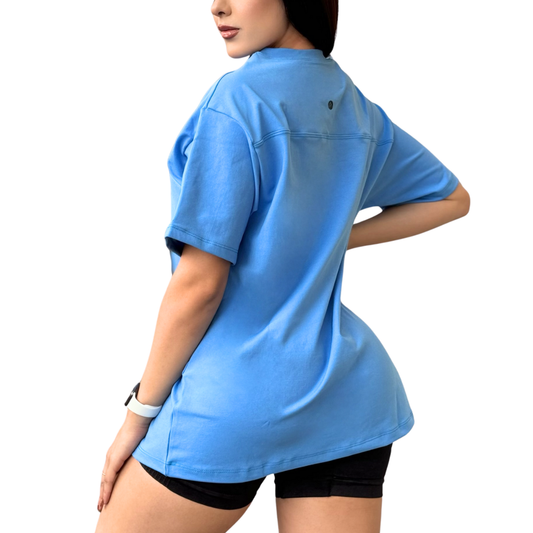 Blusa Oversize para Mujer Fitness: Manga Corta, Cuello Redondo, Textil Lycra Transpirable Acabado Liso, Celeste | Adriana Olimpo
