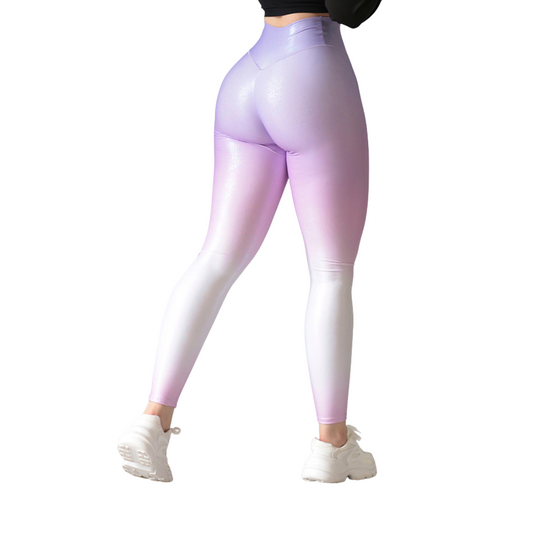 Leggings deportivos supplex para mujer, efecto push up con cintura alta, textil lycra transpirable con destellos ✨ y relieves. Color lila degradado | Adriana Olimpo