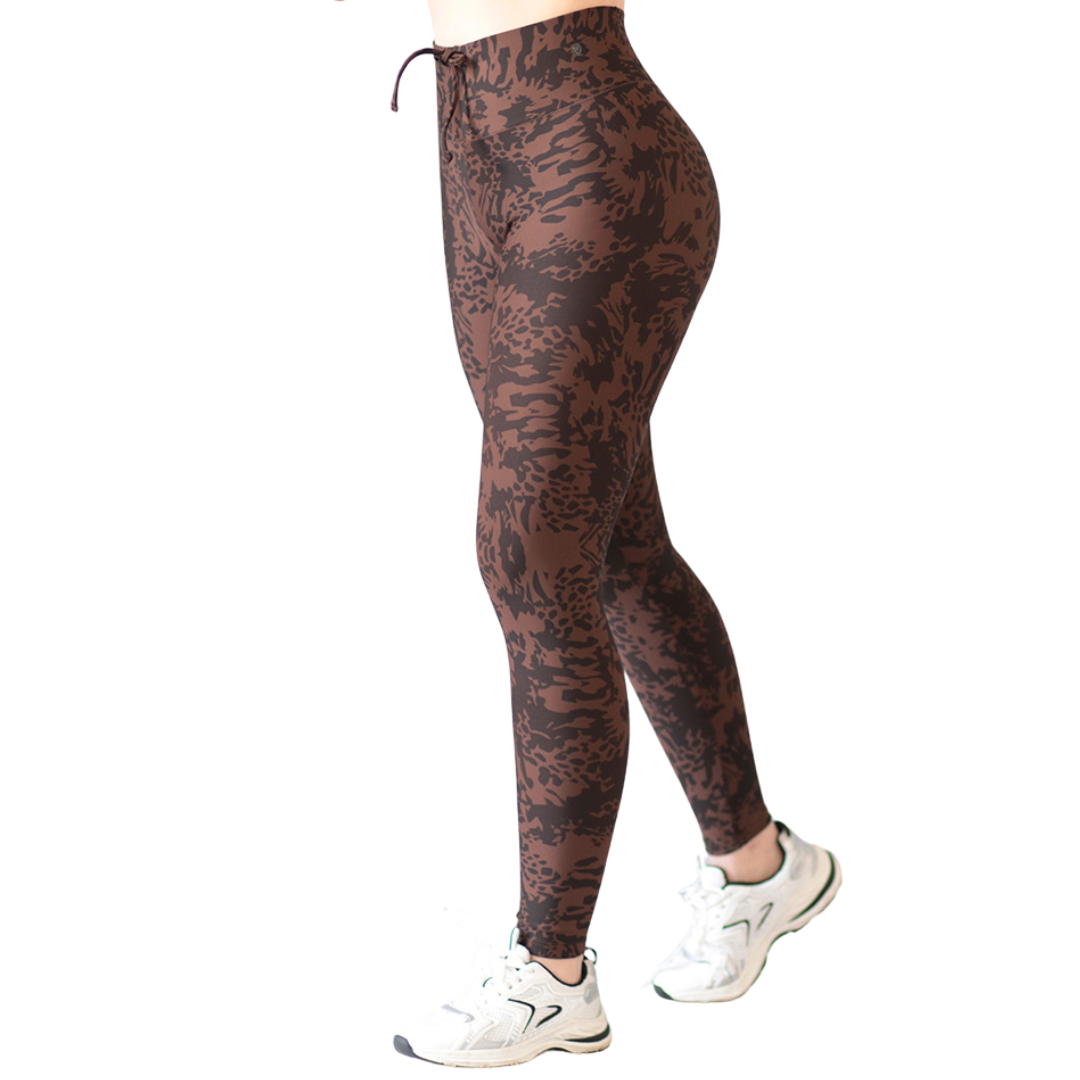 Leggings Deportivos para Mujer Fitness: Efecto Push Up, Cintura Alta, Textil Lycra Transpirable con Acabado LisoAtigrado, Color Café | Adriana Olimpo