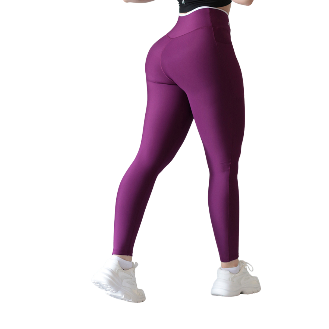 Leggings deportivos supplex para mujer, efecto básico con cintura alta, bolsillos laterales y textil lycra transpirable con acabado liso. Color purpura | Adriana Olimpo