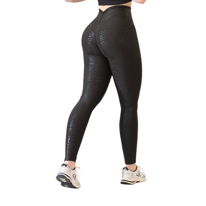 Leggings Deportivos para Mujer Fitness:  Efecto Push Up, Cintura Alta, Textil Lycra Transpirable con Destellos Reflectantes ✨ y Relieves de Print, Color Negro | Adriana Olimpo