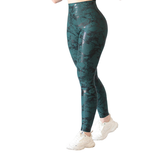 Leggings Deportivos para Mujer Fitness:  Efecto Push Up, Cintura Alta, Textil Lycra Transpirable con Destellos Reflectantes ✨ y Relieves Print, Color Verde | Adriana Olimpo