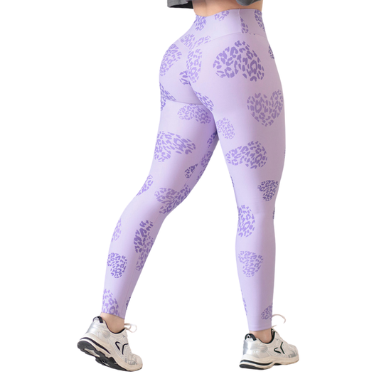 Leggings Deportivos para Mujer Fitness: Efecto Push Up, Cintura Alta, Textil Lycra Transpirable con Acabado Liso Corazón, Color Lila | Adriana Olimpo