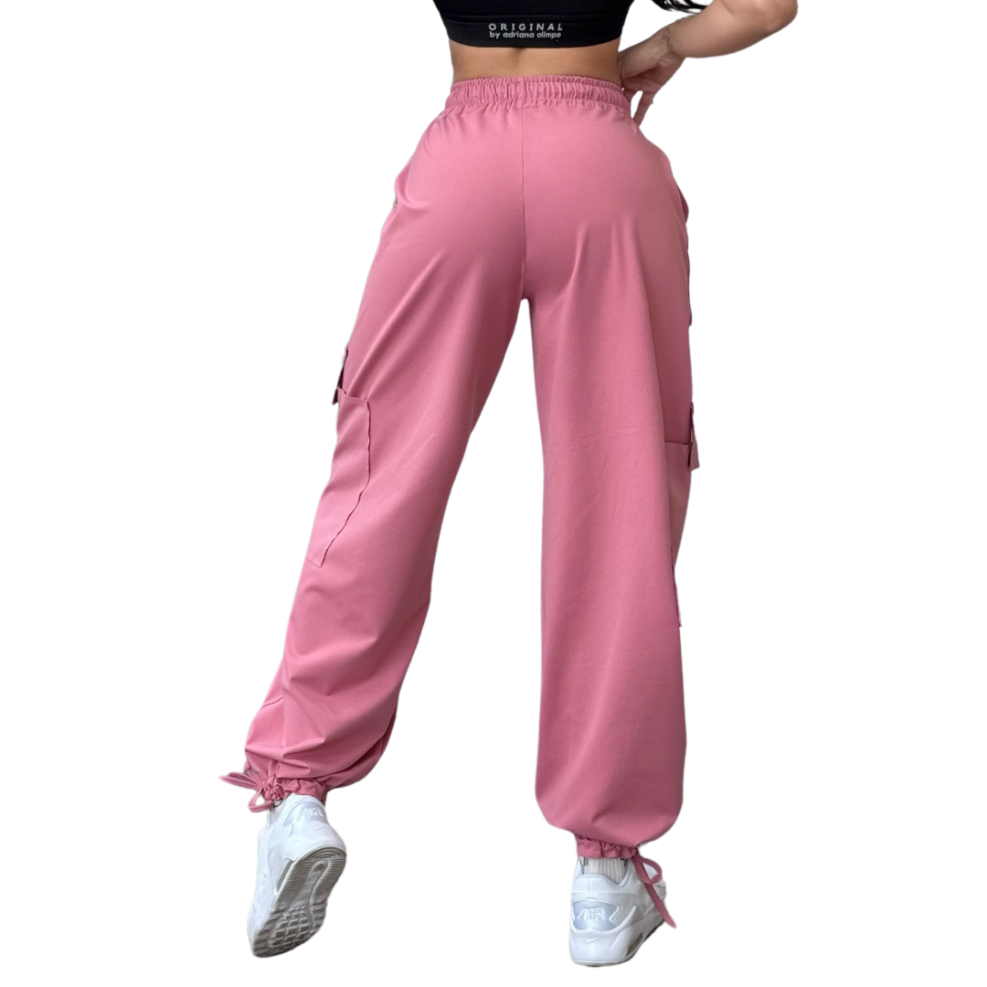 Joggers Cargo Deportivo para Mujer Fitness: Efecto Básico, Cintura Alta, Bolsillos Grandes, Jaretas Ajustables, Textil Lycra Transpirable con Acabado Liso, Color Palo de Rosa | Adriana Olimpo