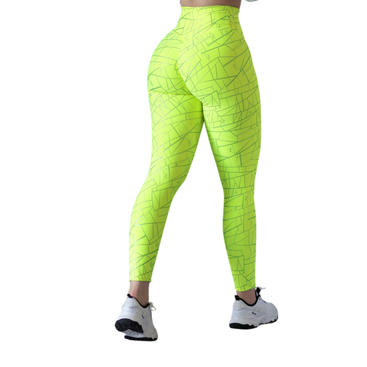 Leggings deportivos Suplex para mujer, efecto push up con cintura alta, textil lycra transpirable con destellos ✨ y relieves de líneas. Color amarillo neón | Adriana Olimpo