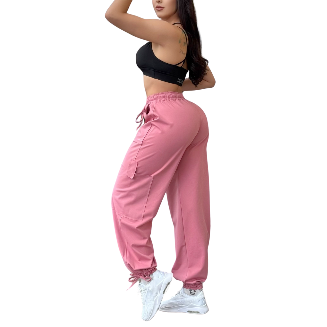 Joggers Cargo Deportivo para Mujer Fitness: Efecto Básico, Cintura Alta, Bolsillos Grandes, Jaretas Ajustables, Textil Lycra Transpirable con Acabado Liso, Color Palo de Rosa | Adriana Olimpo
