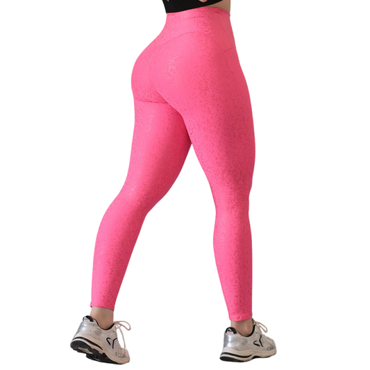 Leggings Deportivos para Mujer Fitness:  Efecto Básico, Cintura Alta, Textil Lycra Transpirable con Destellos Reflectantes✨ y Relieves Estatica, Color Rosa Neón | Adriana Olimpo