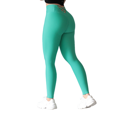Leggings deportivos supplex para mujer, efecto push up con cintura alta, textil lycra transpirable con acabado liso. Color verde menta | Adriana Olimpo