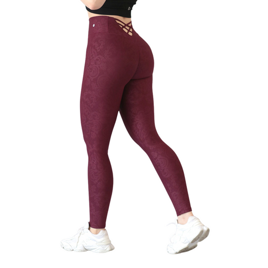 Leggings deportivos supplex para mujer, efecto push up con cintura alta, textil lycra transpirable con relieves lace. Color vino | Adriana Olimpo
