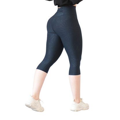 Capri Deportivos para Mujer Fitness:  Efecto Básico, Cintura Alta, Textil Lycra Transpirable con Relieves Estelar, Color Azu Marino | Adriana Olimpo