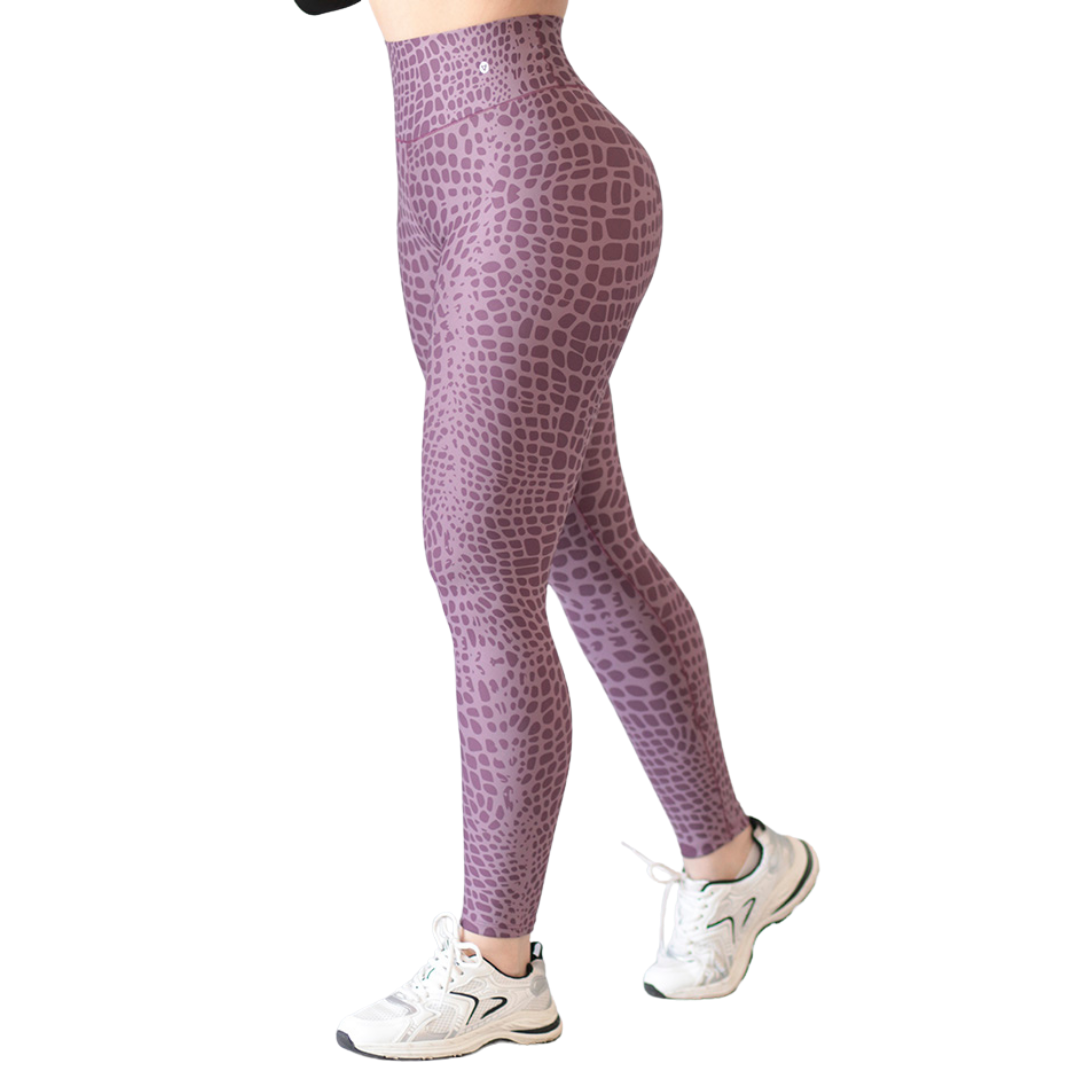 Leggings Deportivos para Mujer Fitness: Efecto Push Up, Cintura Alta, Textil Lycra Transpirable con Acabado Liso Reptil, Color Morado | Adriana Olimpo