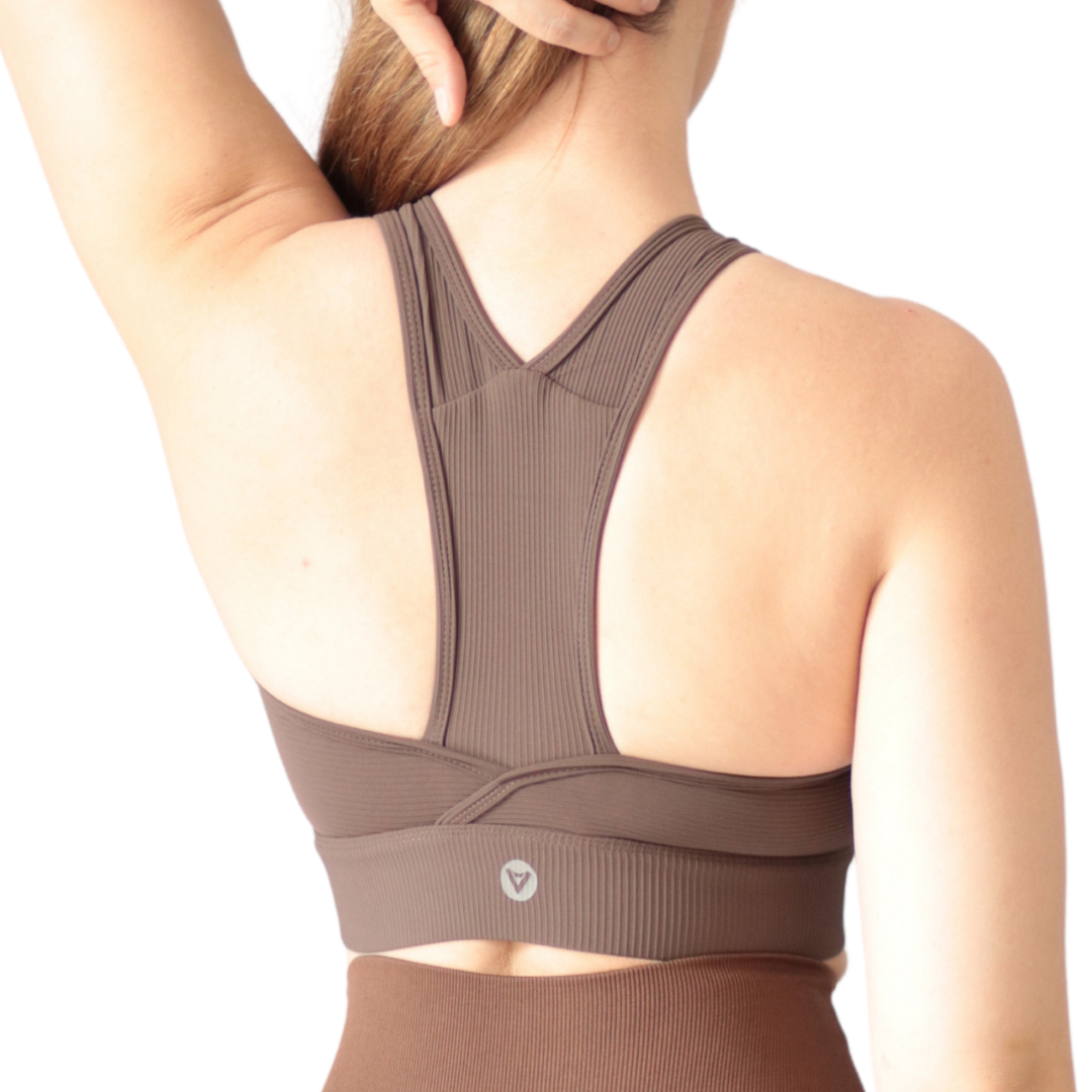 Top para Mujer Fitness: Efecto Alto Impacto, Ajuste Perfecto, Con avertura para Copas, Textil Texturizado, Transpirable, Color Avellana | Adriana Olimpo