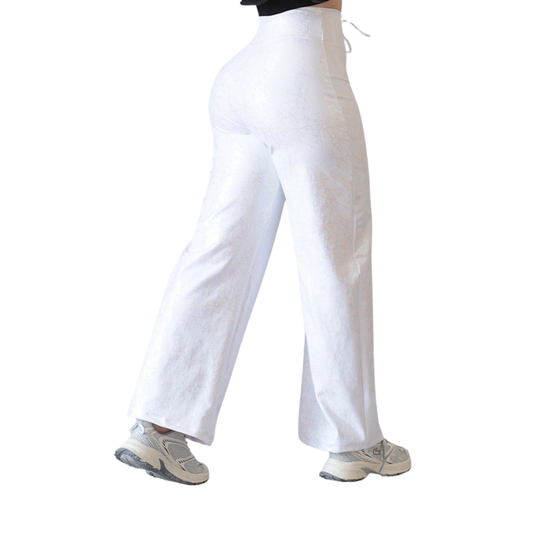 Pants Recto Deportivo para Mujer Fitness:  Efecto Básico, Cintura Alta, Textil Lycra Transpirable con Destellos Reflectantes✨ y Relieves, Color Blanco | Adriana Olimpo