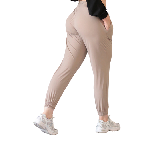 Joggers Deportivos para Mujer Fitness: Efecto Básico, Cintura Alta, Con Bolsillos Laterales, Textil Lycra Transpirable con Acabado Liso, Color Beige | Adriana Olimpo
