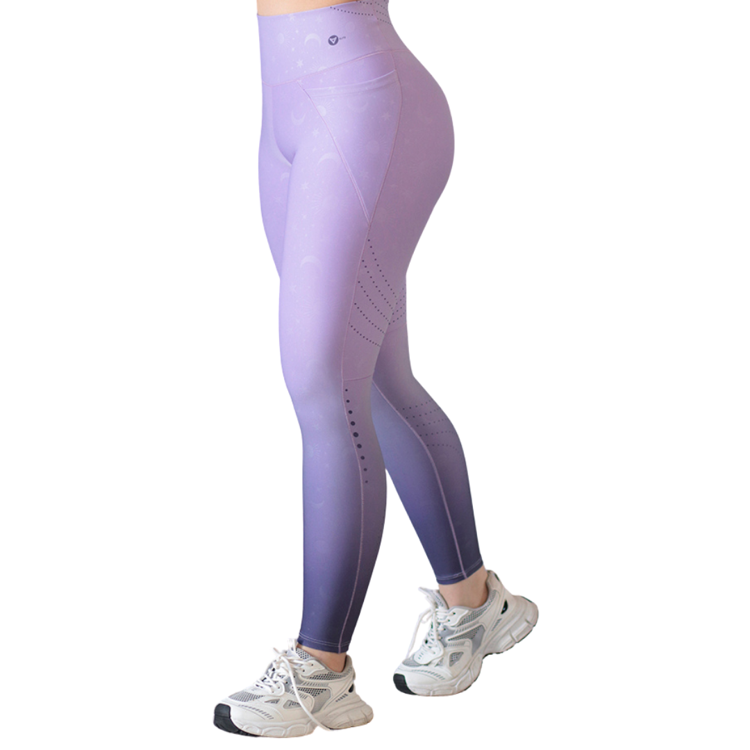 Leggings Deportivos para Mujer Fitness: Efecto Básico, Cintura Alta, Con Bolsillos Laterales, Textil Lycra Transpirable con Relieves de Lunas, Color Lila Degradado | Adriana Olimpo