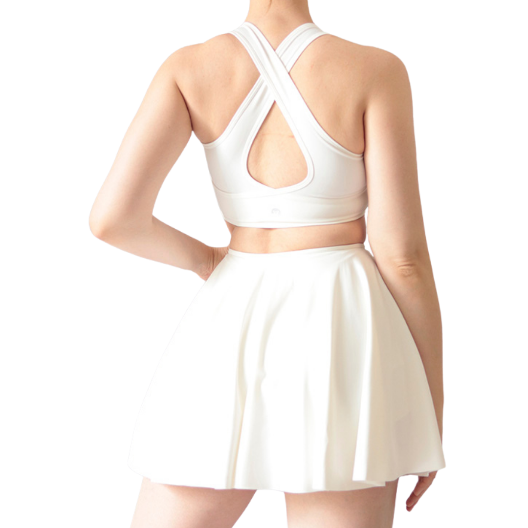 Enterizo Deportivo para Mujer Fitness:  Falda Shorts y Top con Copas Alto Impacto , Ajuste perfecto, Textil Lycra Transpirable con Acabado Liso, Color Hueso | Adriana Olimpo