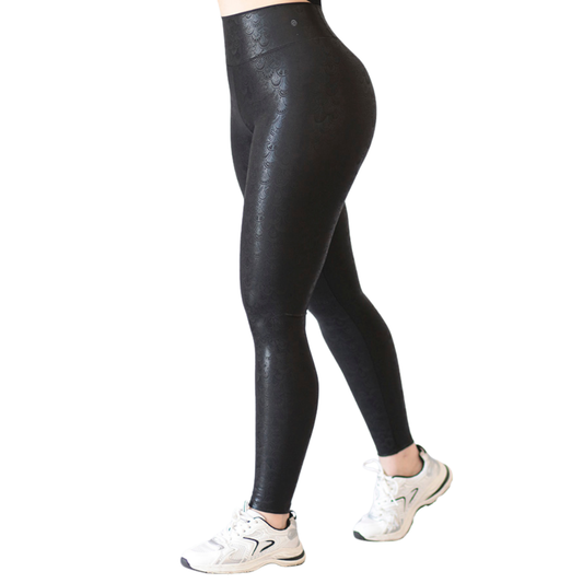 Leggings Deportivos para Mujer Fitness:  Efecto Push Up, Cintura Alta, Textil Lycra Transpirable con Destellos Reflectantes✨ y Relieves Escama Sirena, Color Negro | Adriana Olimpo