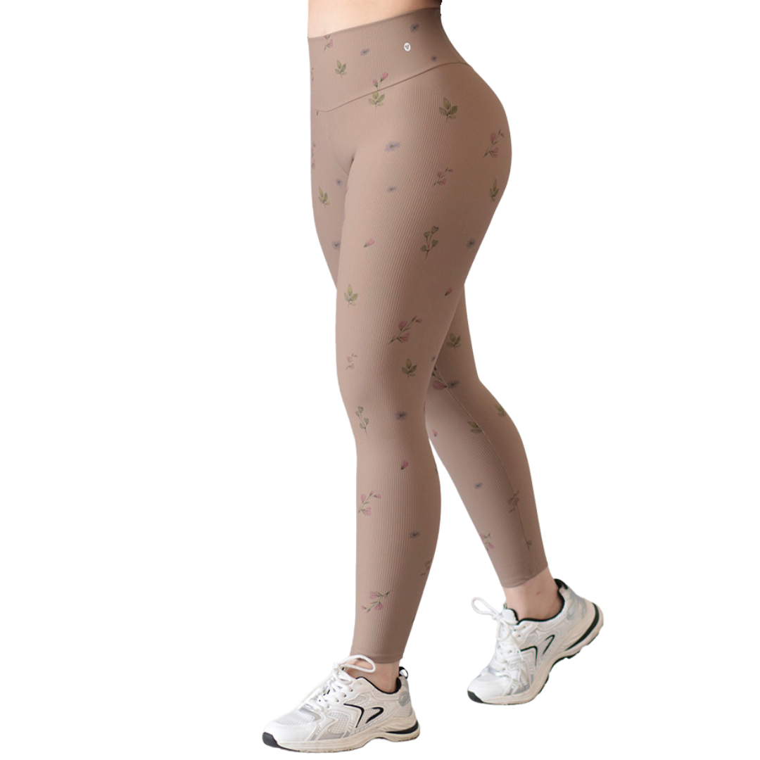 Leggings Deportivos para Mujer Fitness:  Efecto Básico, Cintura Alta, Textil Lycra Transpirable con Relieves Lineas, Color Café Florecitas  | Adriana Olimpo
