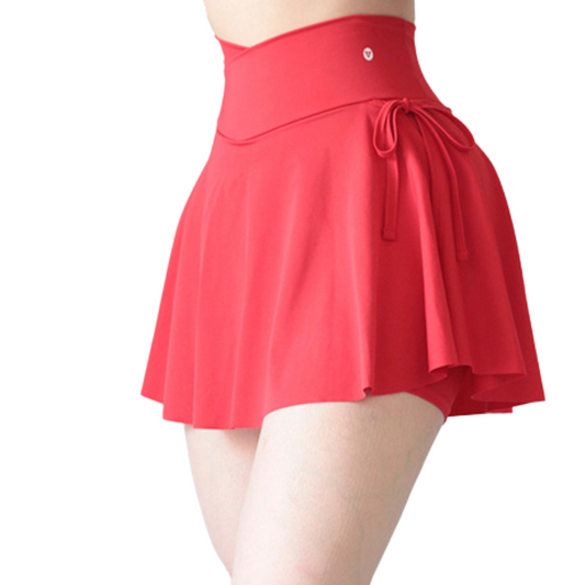 Falda short deportiva para mujer, cintura alta con acabado liso. Color rojo | Adriana Olimpo