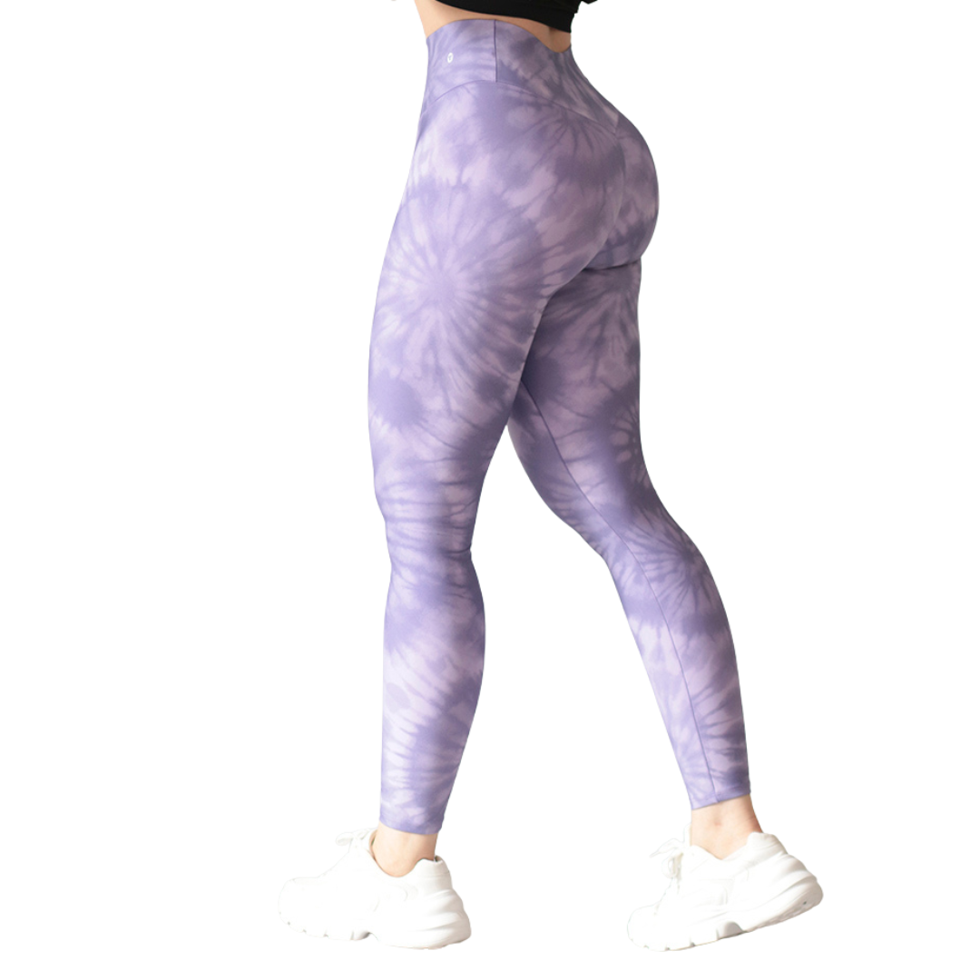 Leggings deportivos supplex para mujer, efecto push up con cintura alta, textil lycra transpirable con acabado liso tie day. Color lila | Adriana Olimpo