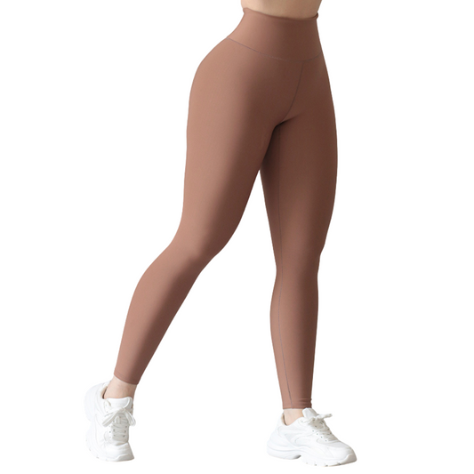 Leggings deportivos supplex para mujer, efecto básico con cintura alta, textil lycra transpirable con acabado liso. Color almendra | Adriana Olimpo