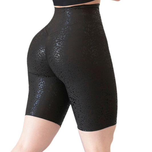 Shorts Deportivos para Mujer Fitness:  Efecto Push Up, Cintura Alta, Textil Lycra Transpirable con Destellos Reflectantes✨ y Relieves, Color Negro | Adriana Olimpo